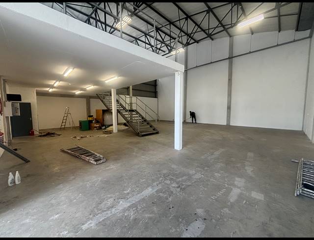401M² WAREHOUSE TO LET IN AIRPORT INDUSTRIA